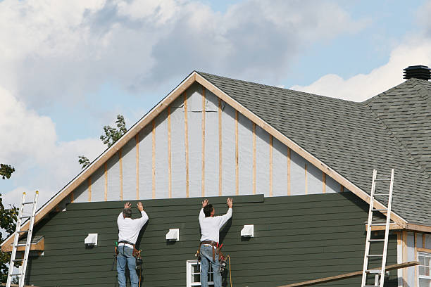 Professional Siding Replacement technician working in Palatine, IL